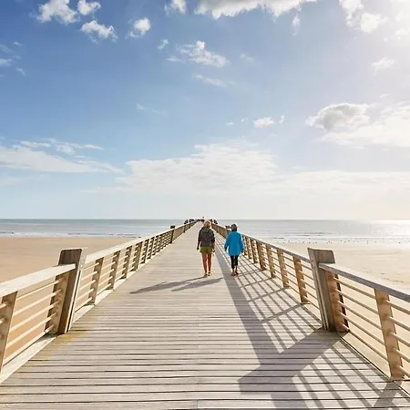 Bel Proche Des Plages Et Commerces